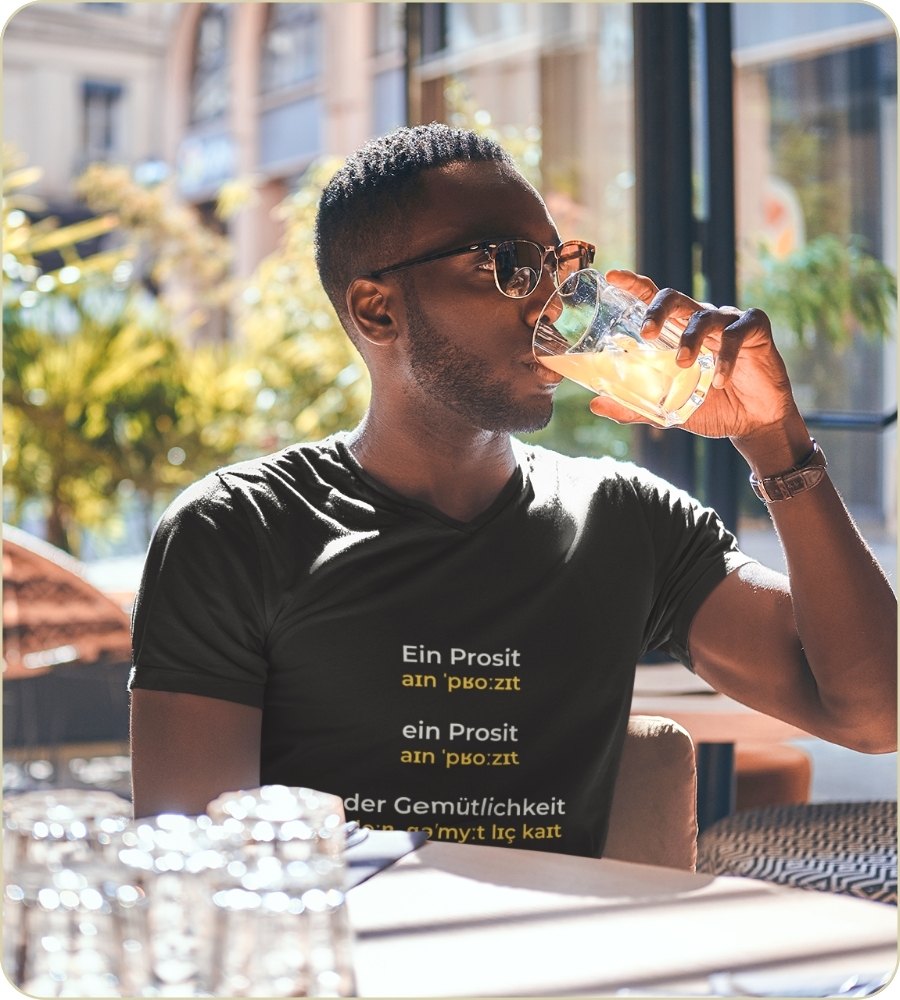 T-Shirt "Ein Prosit der Gemütlichkeit" mit internationaler Lautschrift - Schwarz